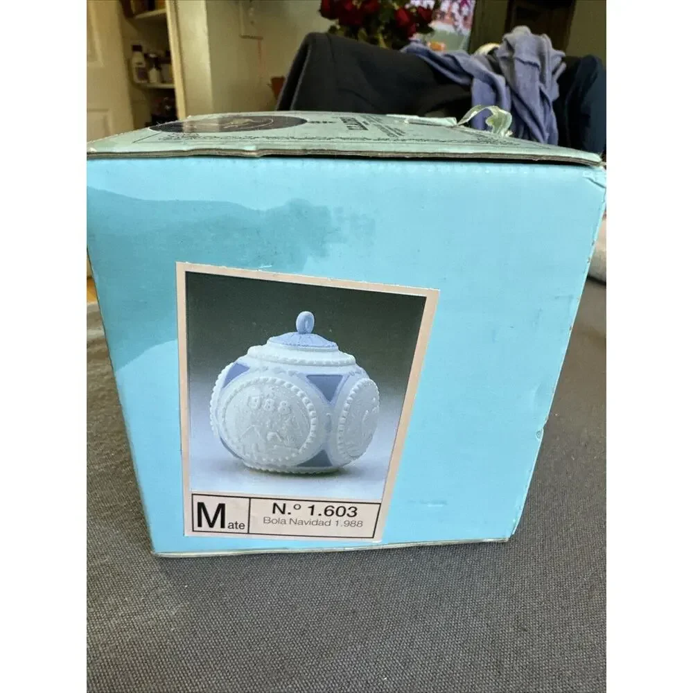 NOS 1988 Lladro Bola Navidad Porcelain Christmas Ornament Blue White 1603 w/box